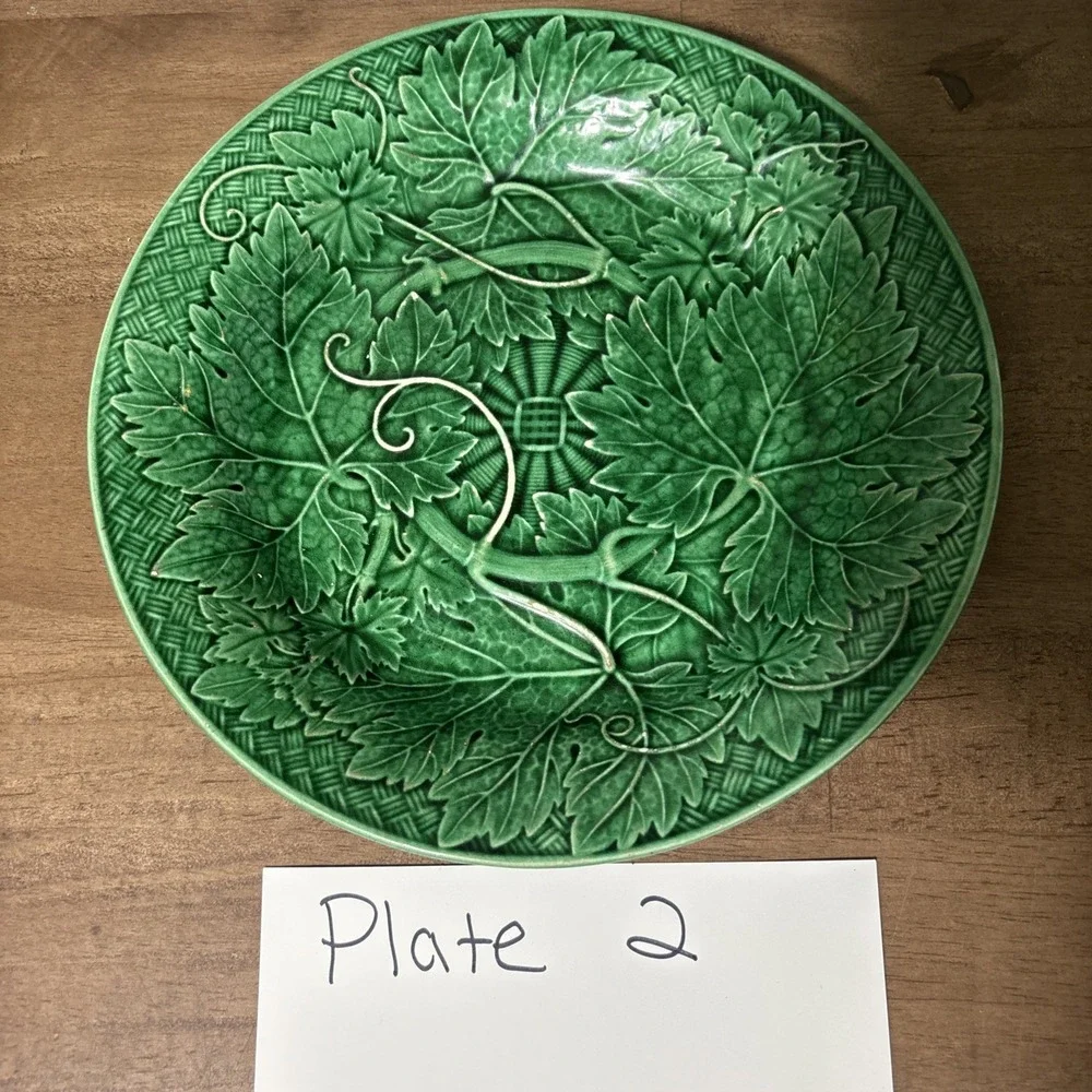 3 Antique WEDGWOOD GREEN MAJOLICA GRAPEVINE RELIEF PLATE - 8 3/8